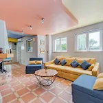 Blue Dolphin Apartment - Private Indoor Pool, Jacuzzi, Garden