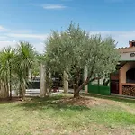 Blue Dolphin Apartment - Private Indoor Pool, Jacuzzi, Garden