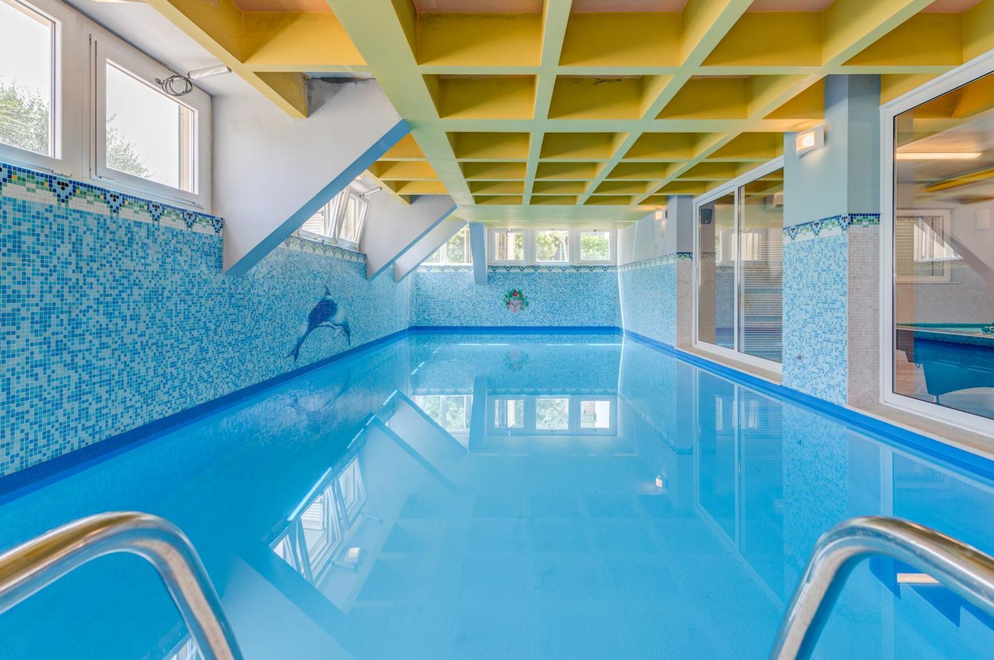 Apartament Blue Dolphin - Private Indoor Pool, Jacuzzi, Garden