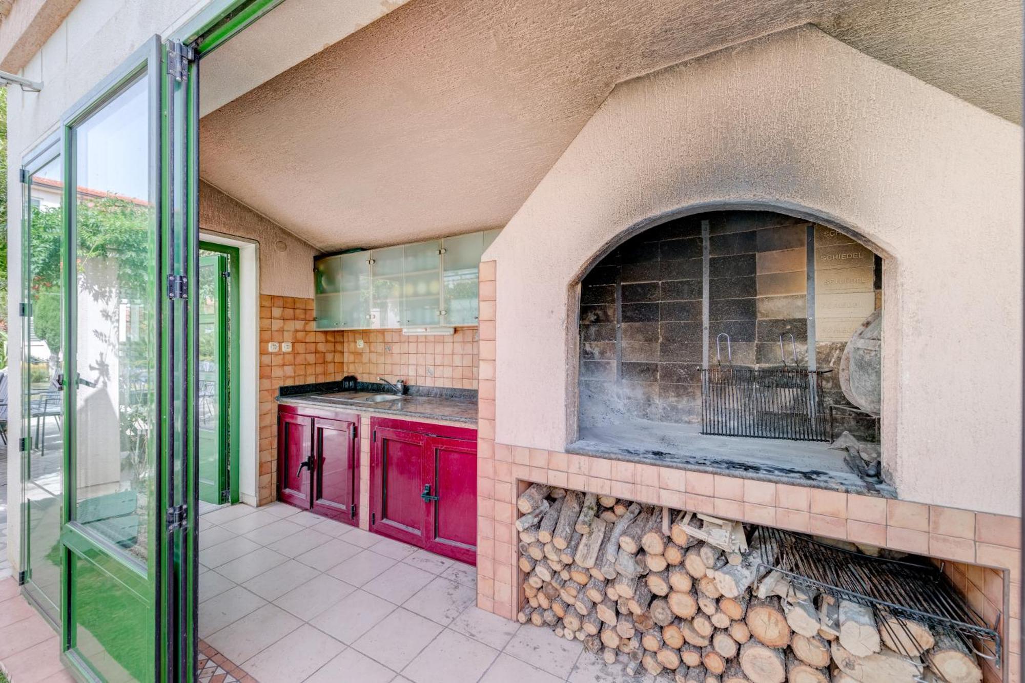 Apartament Blue Dolphin - Private Indoor Pool, Jacuzzi, Garden *