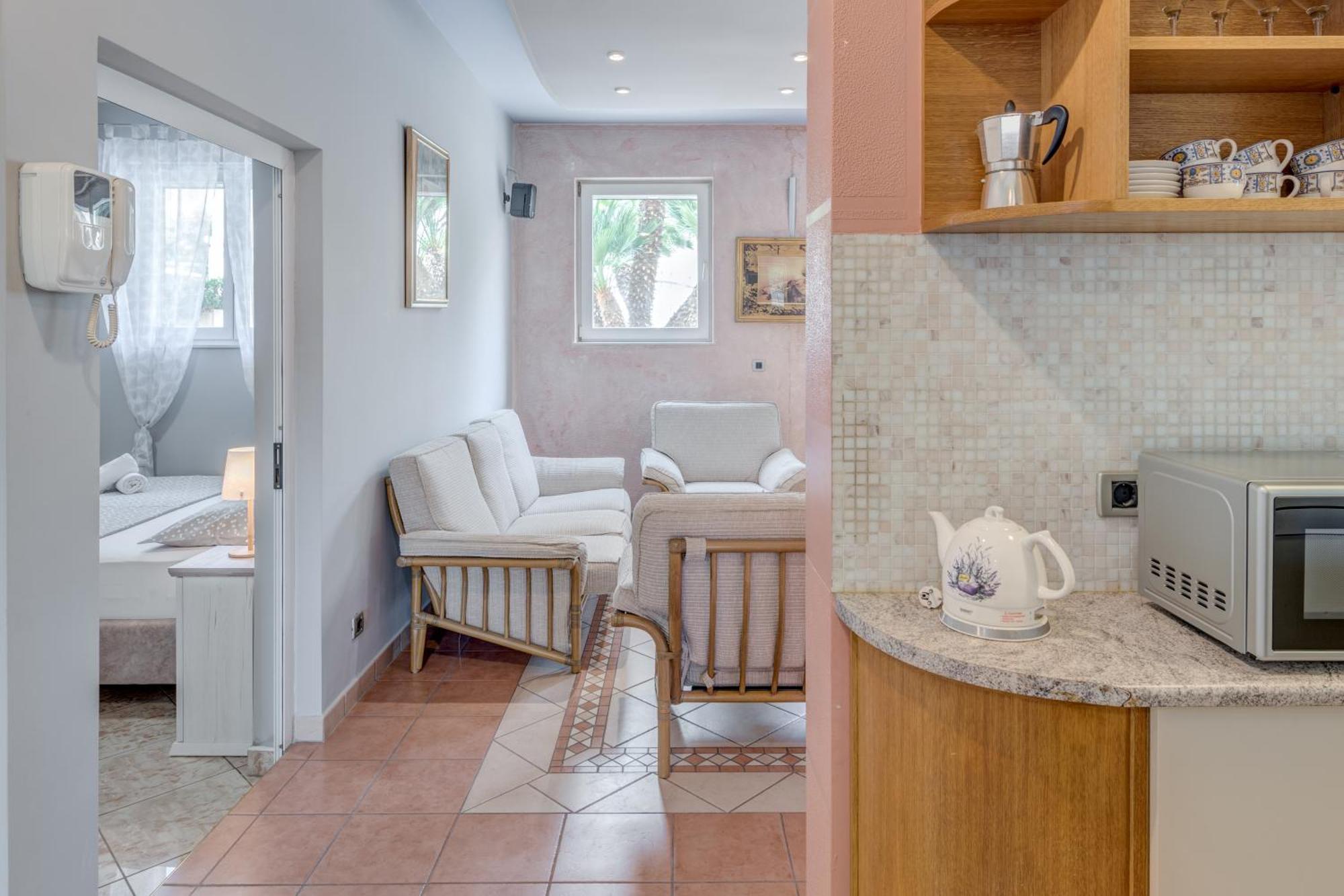 Apartament Blue Dolphin - Private Indoor Pool, Jacuzzi, Garden