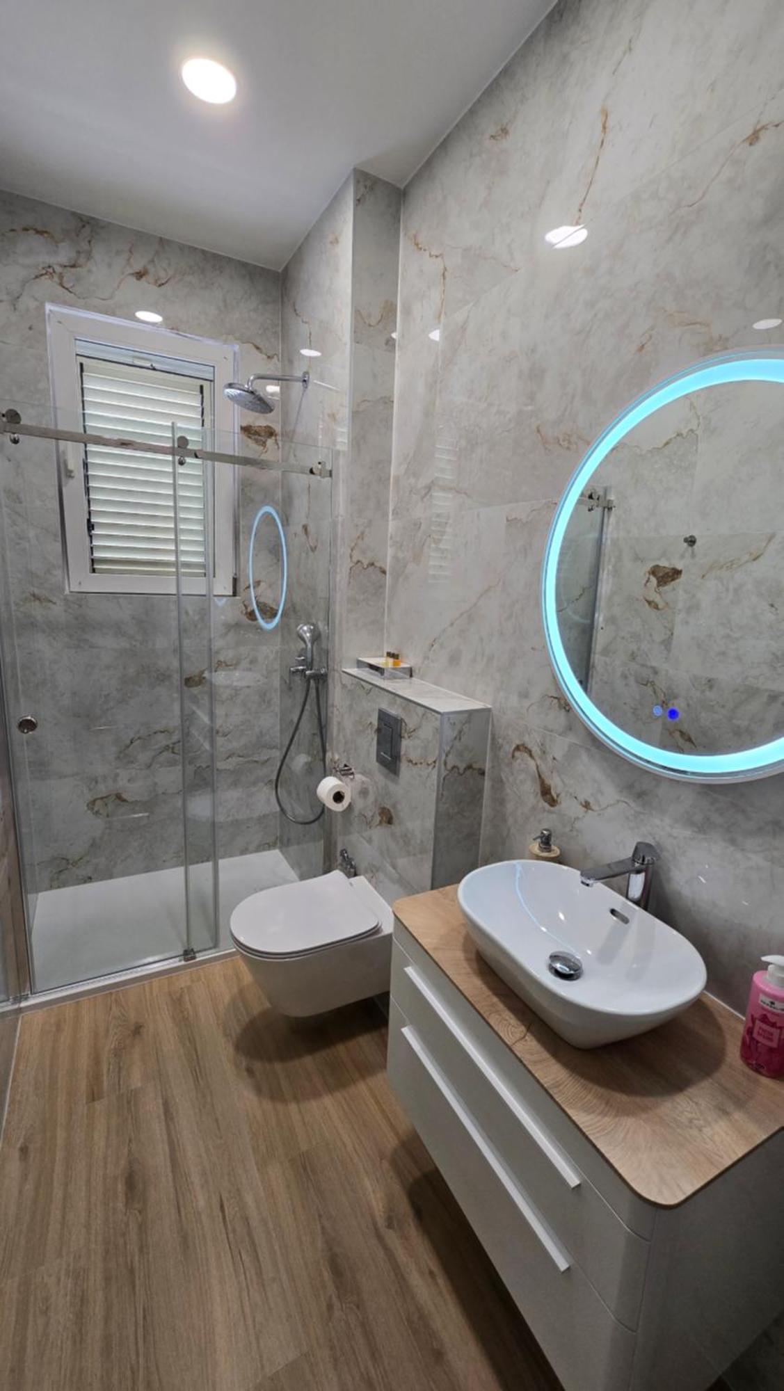 Apartament Blue Dolphin - Private Indoor Pool, Jacuzzi, Garden *