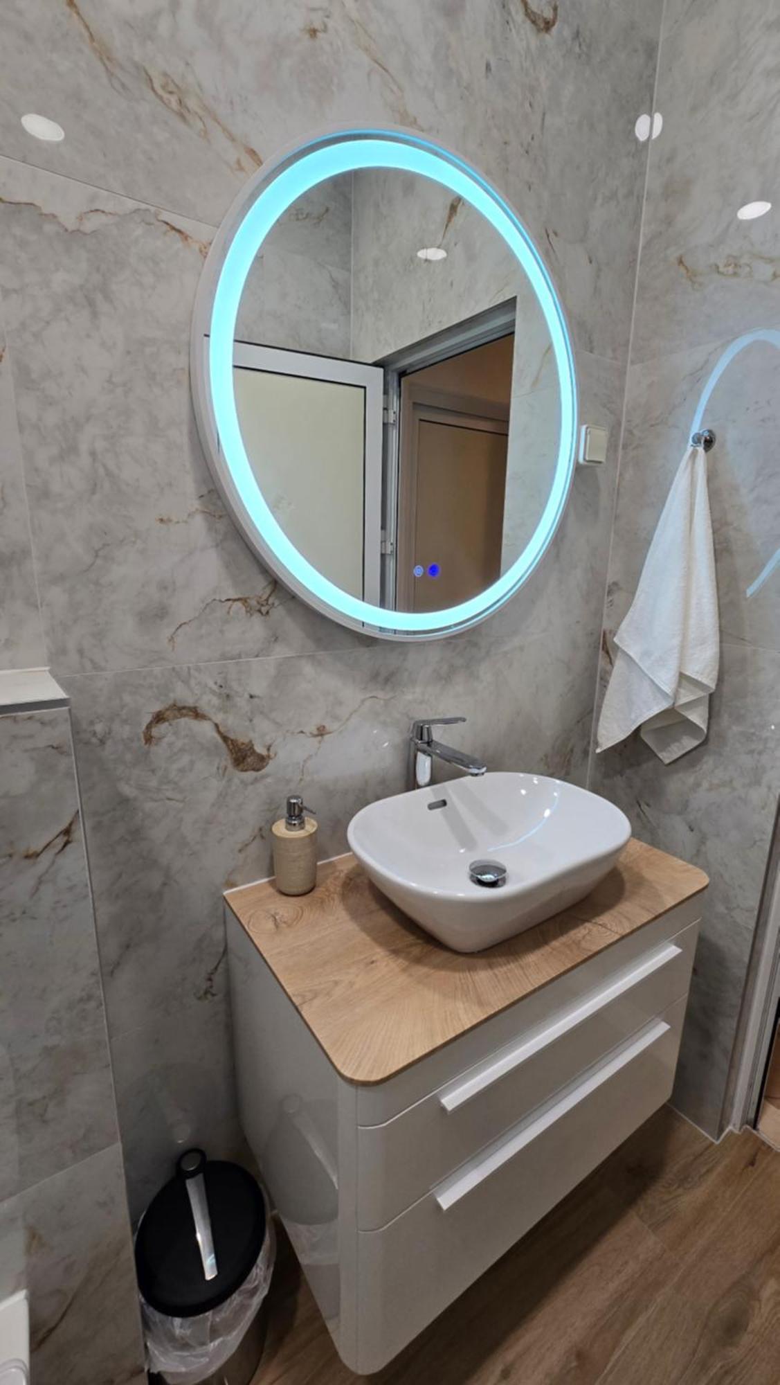 Leilighet Blue Dolphin - Private Indoor Pool, Jacuzzi, Garden *